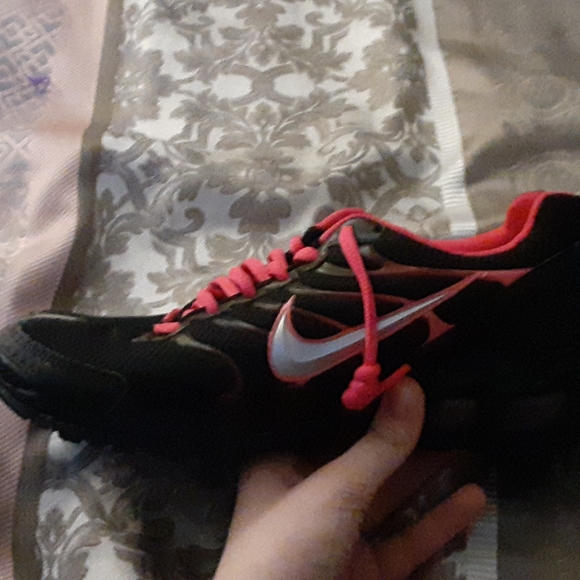 Nike Air, size(Us 8.5,UK6, Eur40, cm25.5, BR38, Cn255(2.5), color Pink and black - Picture 3 of 4